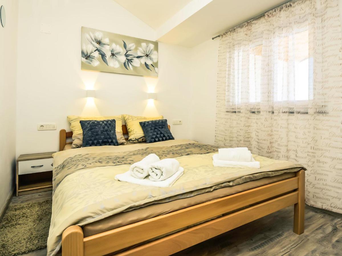 Apartment Matanovi Dvori-2 Vir Esterno foto